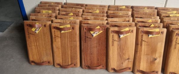 Borrelplank-persoonlijke-gravering-bbq-stoer-cadeau-relatiegeschenk-voor-bedrijven7